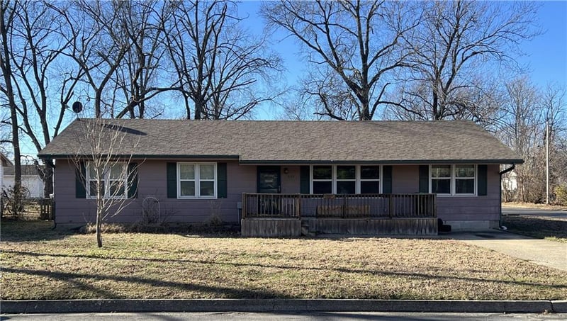 925 Elm St, Nevada, MO 64772