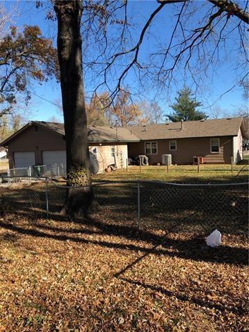 925 Elm St, Nevada, MO 64772