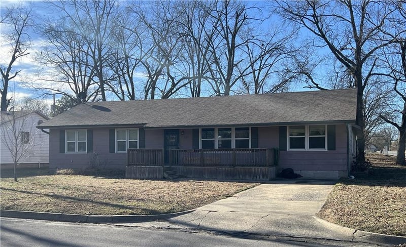 925 Elm St, Nevada, MO 64772