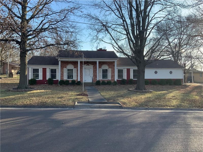 7 Garfield St, Iola, KS 66749