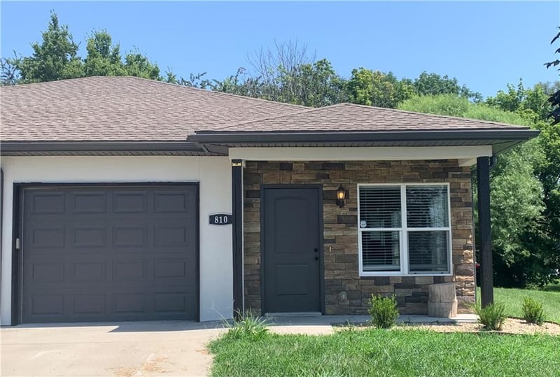 810 Riffle Dr, Pleasant Hill, MO 64080