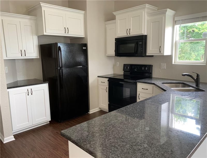 810 Riffle Dr, Pleasant Hill, MO 64080