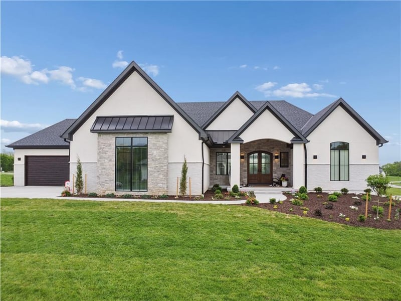 7535 Fawn Cir, Parkville, MO 64152