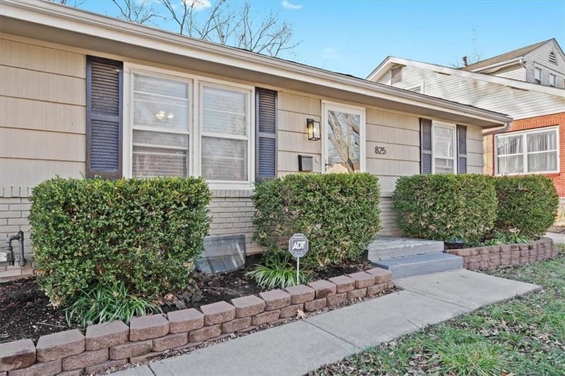 825 75th St, Kansas City, MO 64131