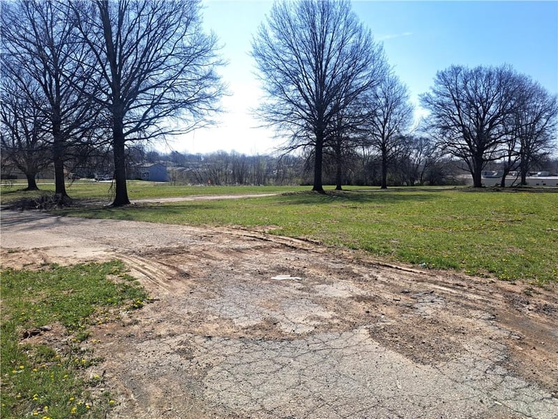 7205 Longview Rd, Kansas City, MO 64134