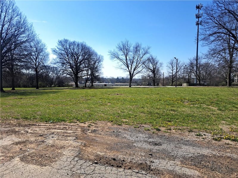 7205 Longview Rd, Kansas City, MO 64134