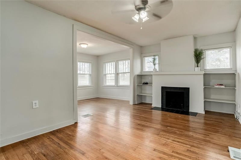 3225 60th St, Kansas City, MO 64130