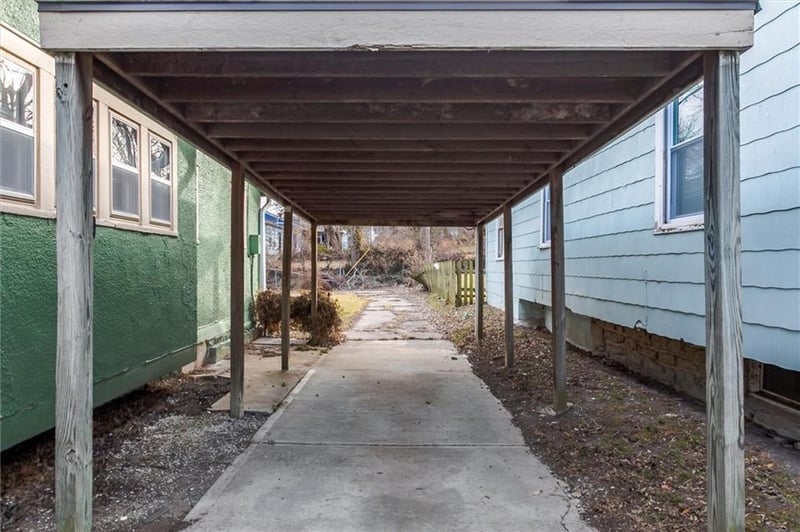 3225 60th St, Kansas City, MO 64130