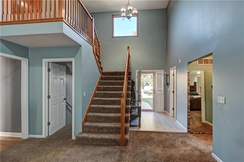 1005 Scenic Ct, Lee's Summit, MO 64064