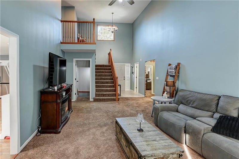 1005 Scenic Ct, Lee's Summit, MO 64064