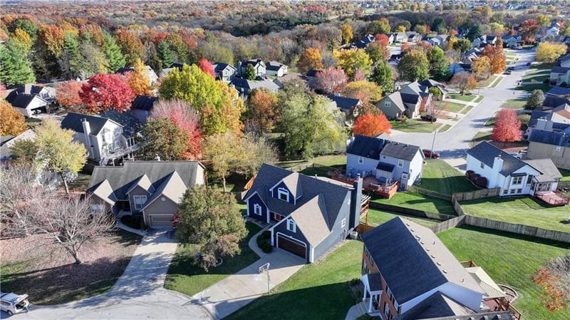 1005 Scenic Ct, Lee's Summit, MO 64064