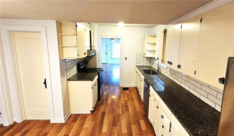 4285 61st St, Kansas City, MO 64130