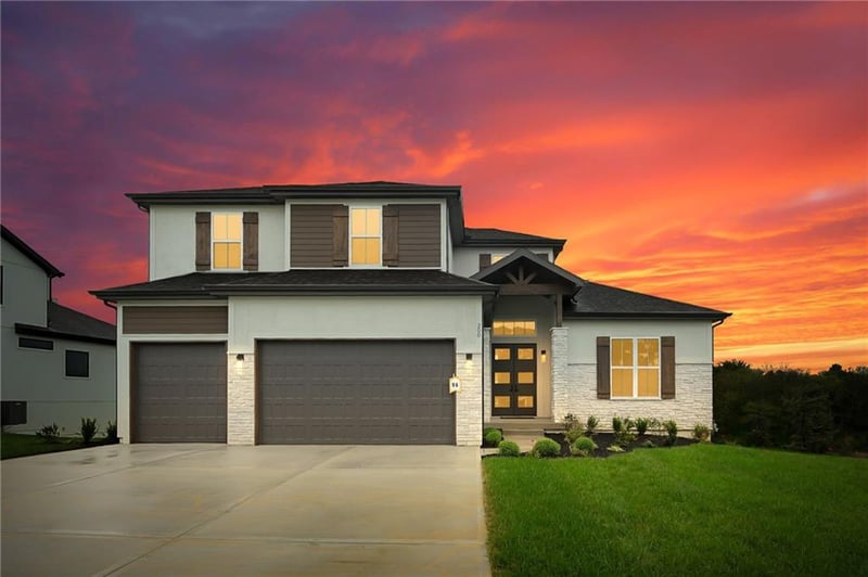 300 Earle Ln, Lee's Summit, MO 64081