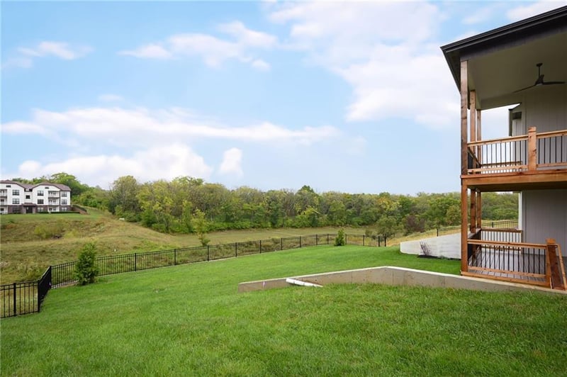 300 Earle Ln, Lee's Summit, MO 64081