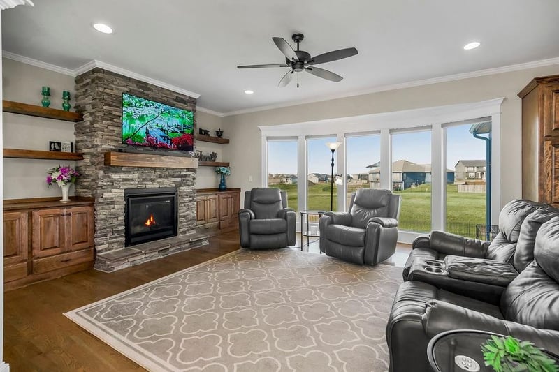 27810 133rd Ct, Lee's Summit, MO 64086