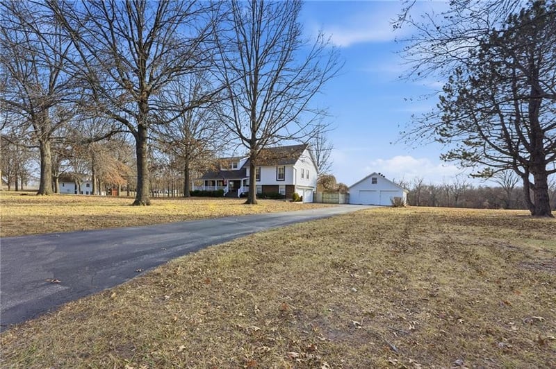 24101 E 88th St, Lee's Summit, MO 64064
