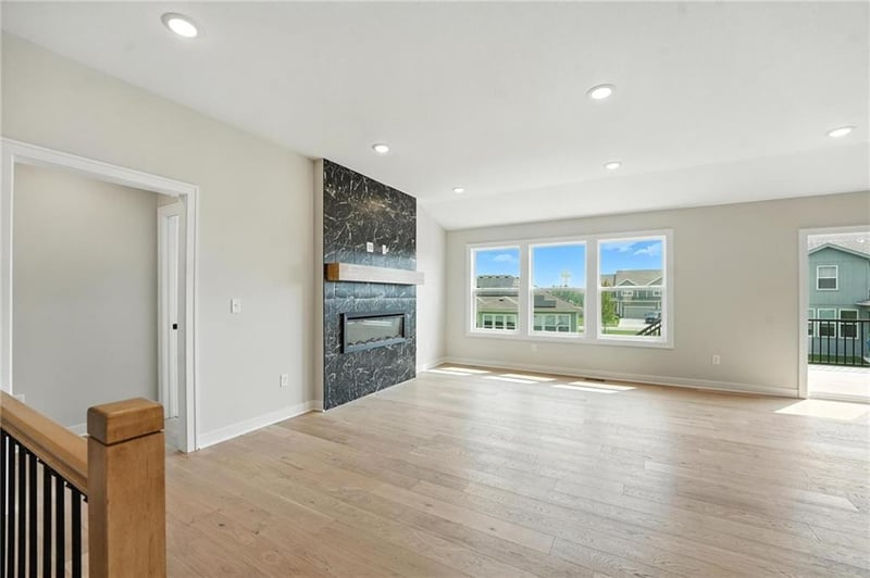 501 Newport Dr, Blue Springs, MO 64014