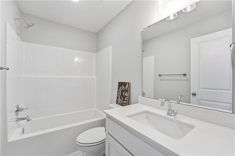 501 Newport Dr, Blue Springs, MO 64014