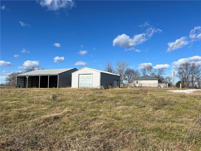 12 1400th Rd, Chilhowee, MO 64733