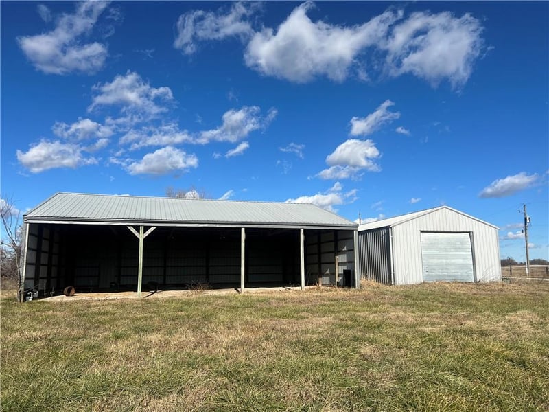 12 1400th Rd, Chilhowee, MO 64733