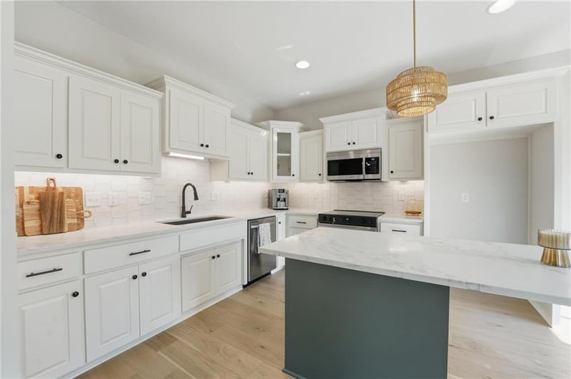 211 Orchard Ct, Lee's Summit, MO 64063