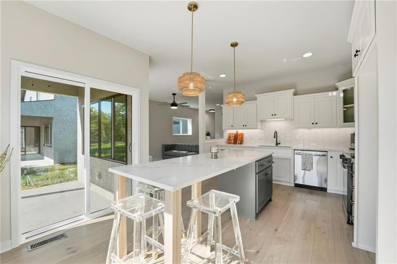 211 Orchard Ct, Lee's Summit, MO 64063