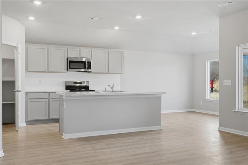 501 Nelson Dr, Blue Springs, MO 64014