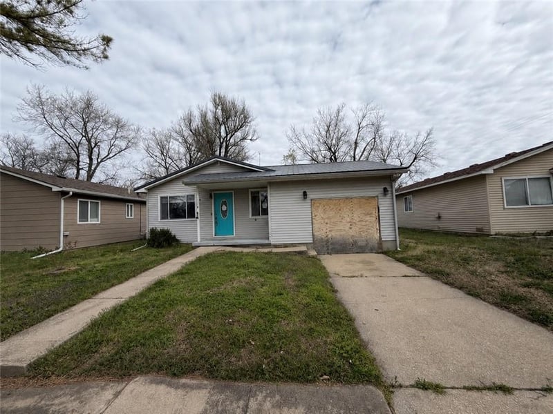 518 4th St, Eureka, KS 67045