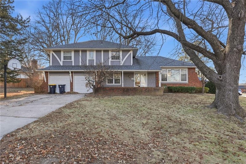 107 104th St, Kansas City, MO 64114