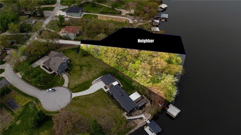 1676 Ozark Dr, Lee's Summit, MO 64086