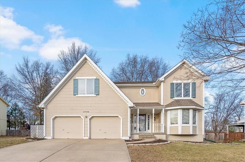 2704 Bent Tree Cir, Lee's Summit, MO 64081
