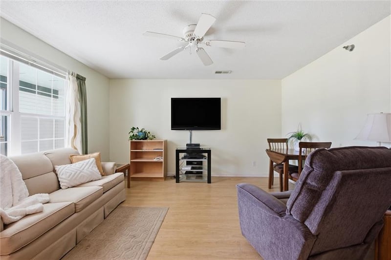 2330 68th St, Kansas City, MO 64118