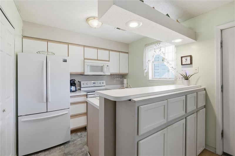 2330 68th St, Kansas City, MO 64118