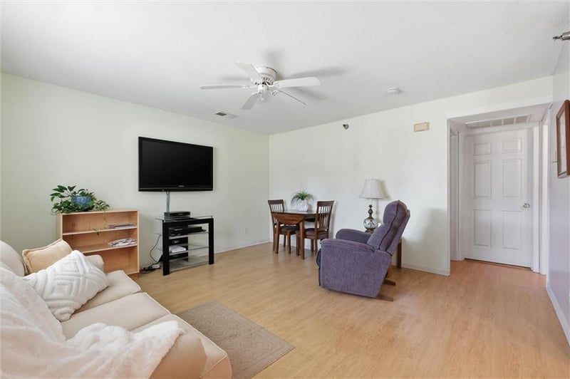 2330 68th St, Kansas City, MO 64118