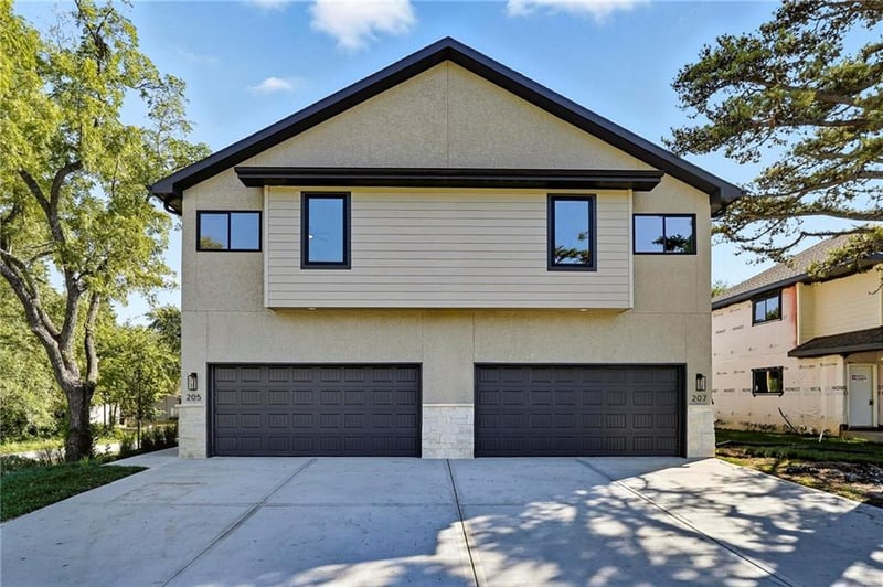 211-213 Orchard Ct, Lee's Summit, MO 64063