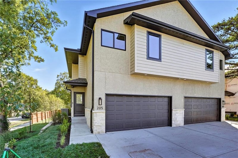 211-213 Orchard Ct, Lee's Summit, MO 64063