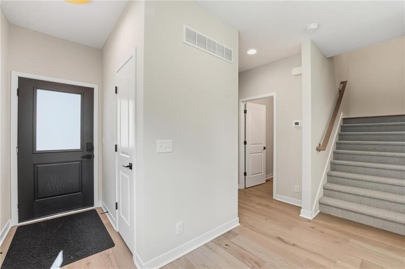 211-213 Orchard Ct, Lee's Summit, MO 64063