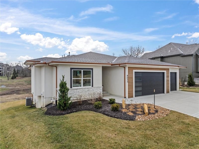 8033 Payne St, Shawnee, KS 66220