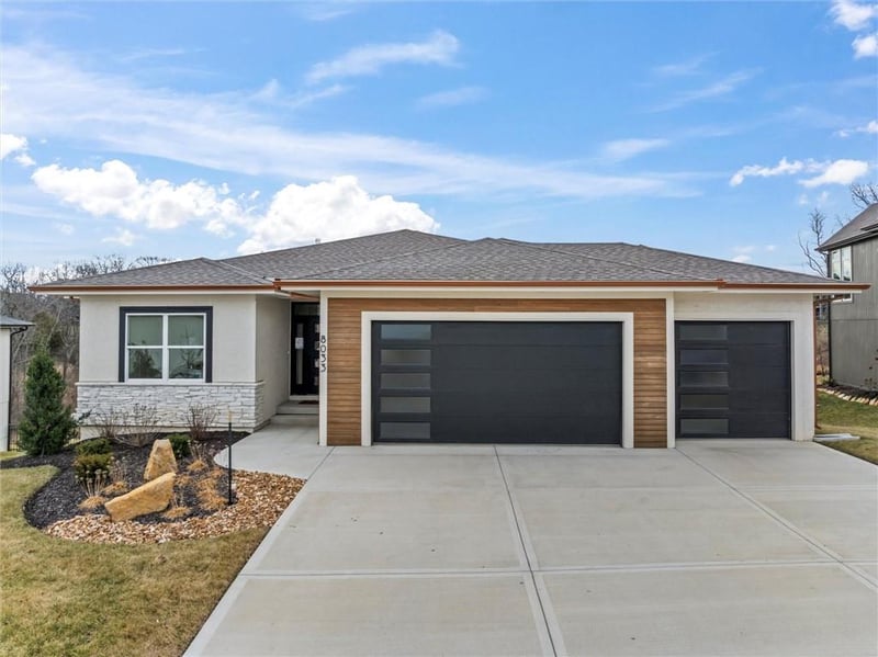 8033 Payne St, Shawnee, KS 66220