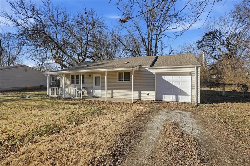 12802 Grandview Rd, Grandview, MO 64030