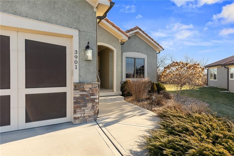 3901 Odell Dr, Lee's Summit, MO 64082