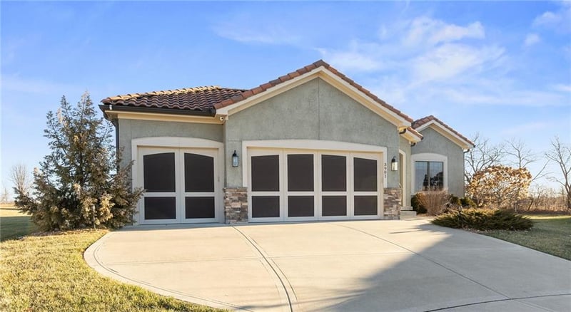 3901 Odell Dr, Lee's Summit, MO 64082