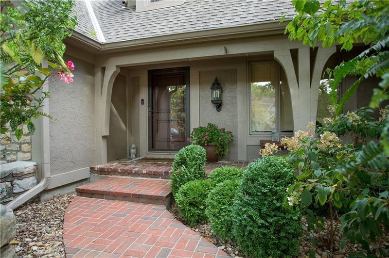 4704 W 88th St, Prairie Village, KS 66207