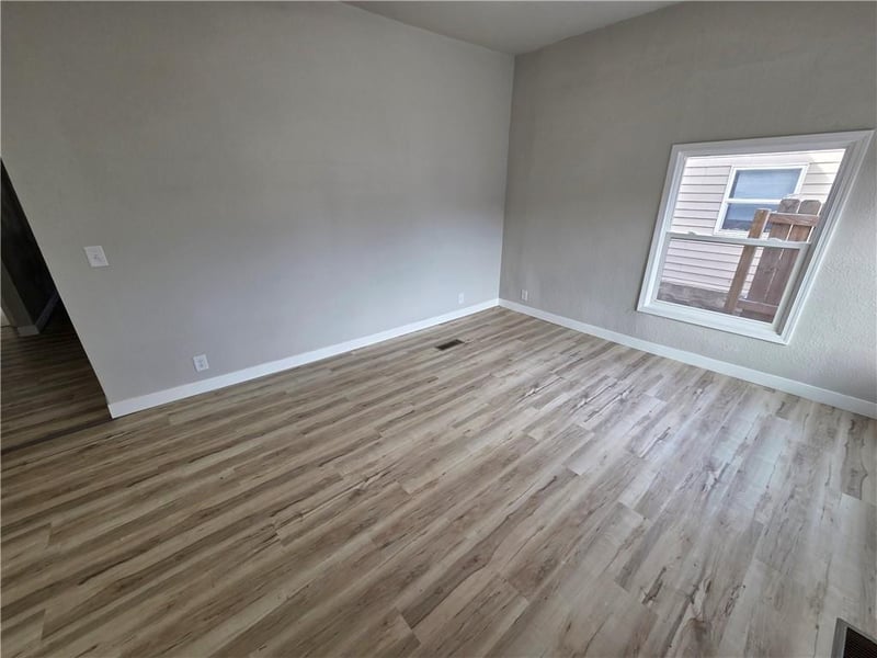 3118 11th St, St Joseph, MO 64505