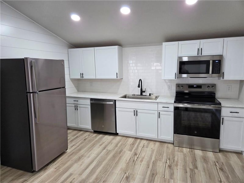3118 11th St, St Joseph, MO 64505