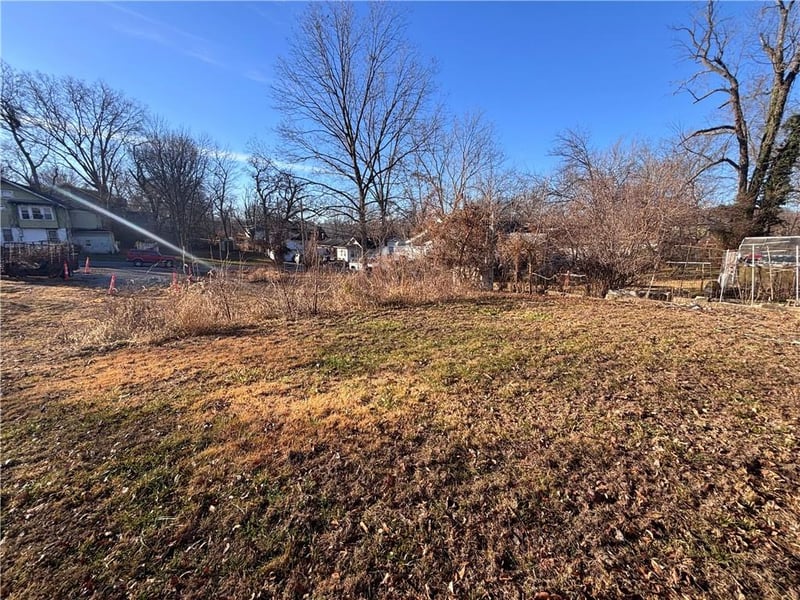 9414 17th St, Independence, MO 64052