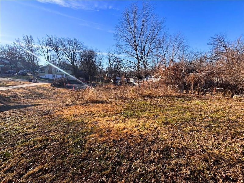 9414 17th St, Independence, MO 64052