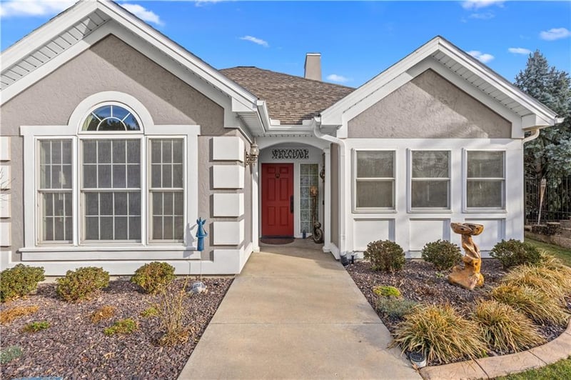 11020 Charlotte St, Kansas City, MO 64131