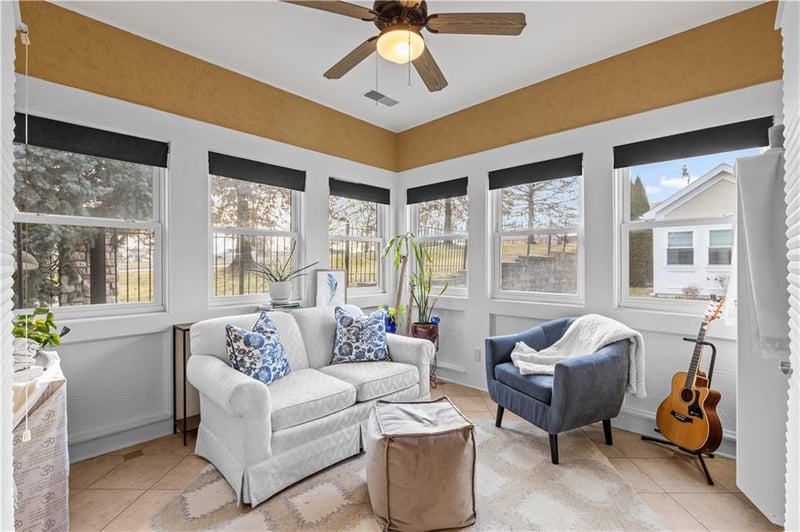 11020 Charlotte St, Kansas City, MO 64131