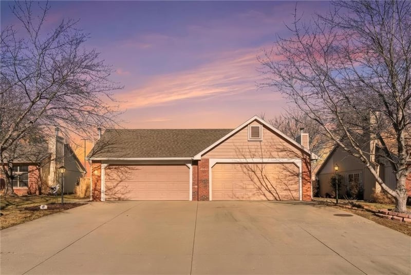 4624 Hearthside Dr, Lawrence, KS 66049